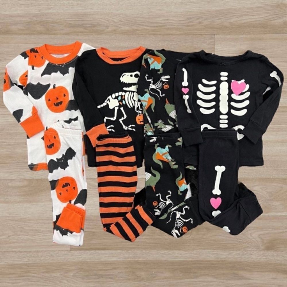 Carter's Halloween PJ Bundle 12 months | 4 (1 NWT)